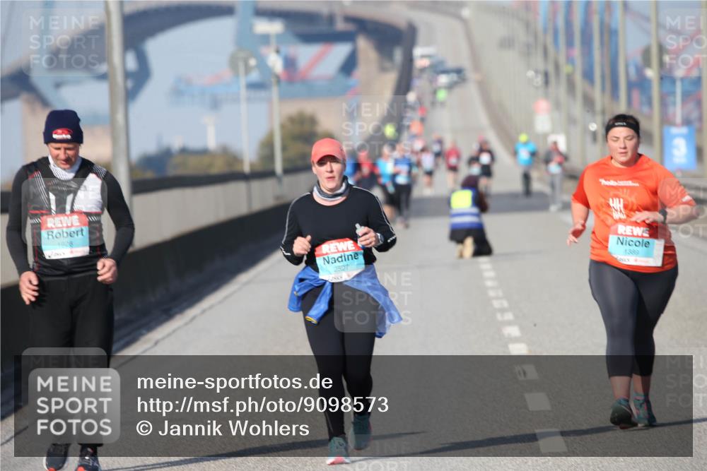 03.10.2025 - Köhlbrandbrückenlauf Jannik Wohlers http://msf.ph/oto/9098573 03.10.2025 10:23:05 Position 3 1928, 2507, 8, 1389 meine-sportfotos.de