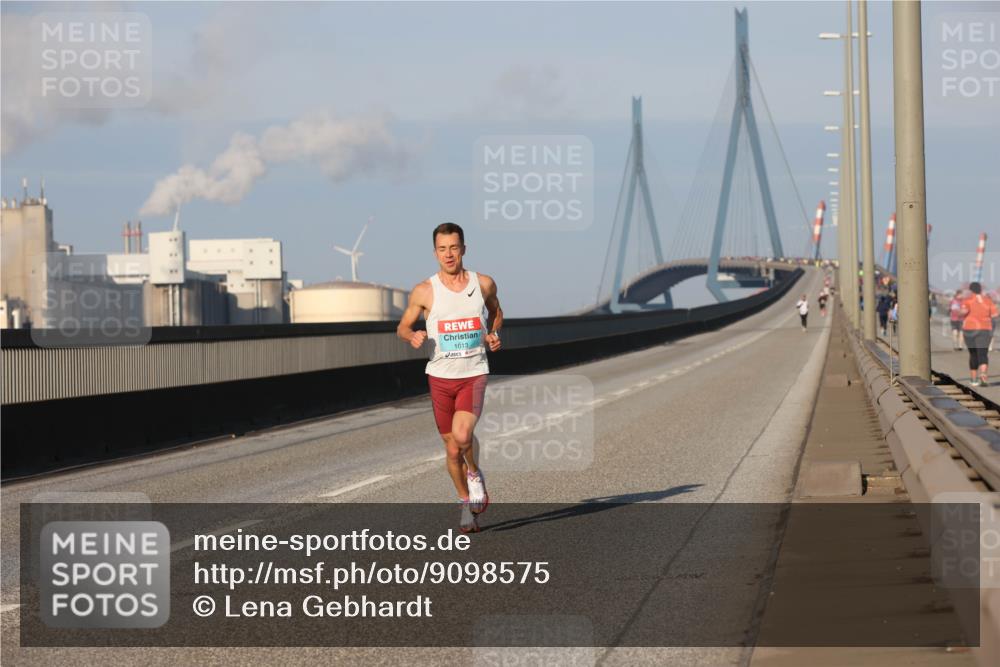 03.10.2025 - Köhlbrandbrückenlauf Lena Gebhardt http://msf.ph/oto/9098575 03.10.2025 09:34:37 Position 2 1013 meine-sportfotos.de