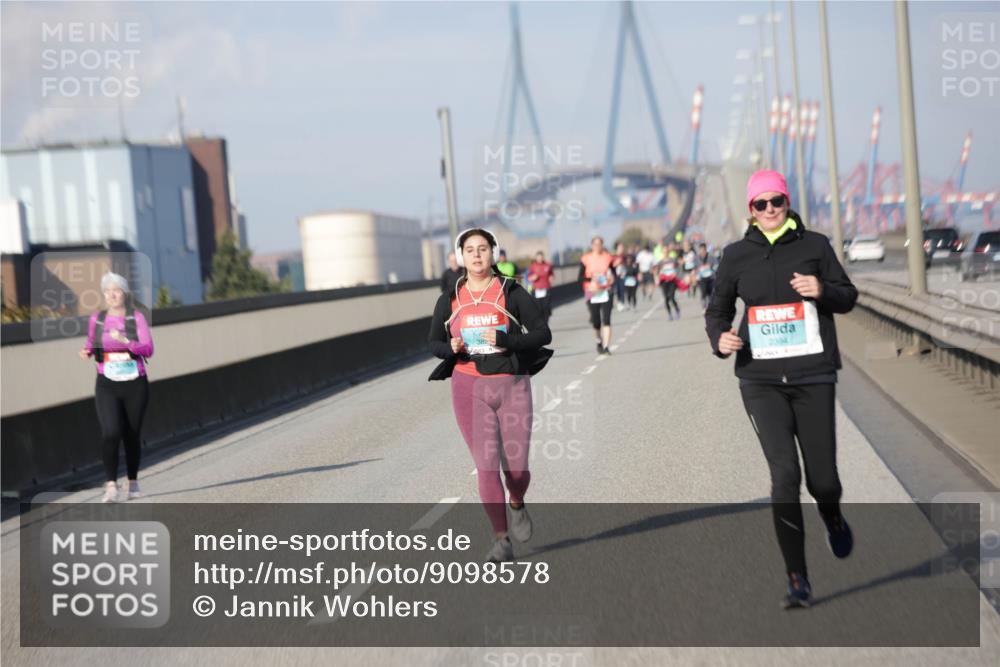 03.10.2025 - Köhlbrandbrückenlauf Jannik Wohlers http://msf.ph/oto/9098578 03.10.2025 10:20:01 Position 3 2894 meine-sportfotos.de