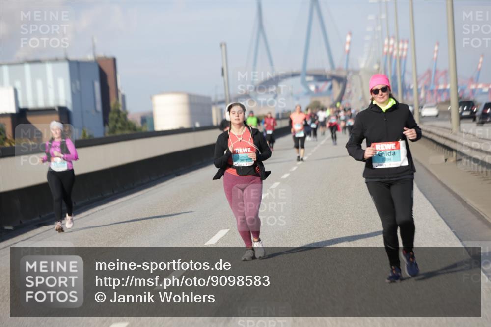 03.10.2025 - Köhlbrandbrückenlauf Jannik Wohlers http://msf.ph/oto/9098583 03.10.2025 10:20:01 Position 3  meine-sportfotos.de