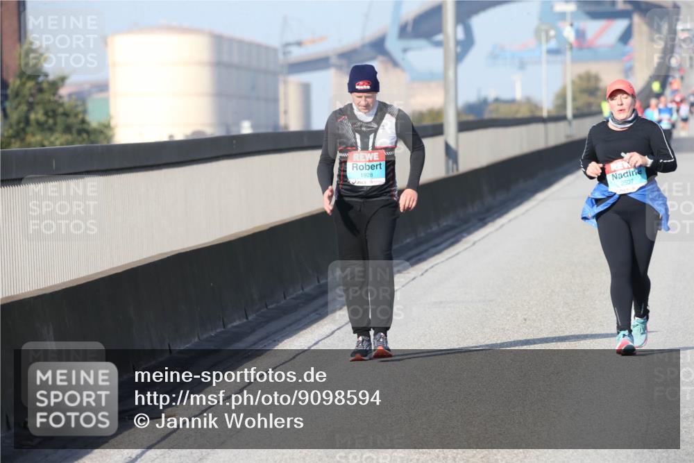 03.10.2025 - Köhlbrandbrückenlauf Jannik Wohlers http://msf.ph/oto/9098594 03.10.2025 10:23:07 Position 3 1928, 2507 meine-sportfotos.de