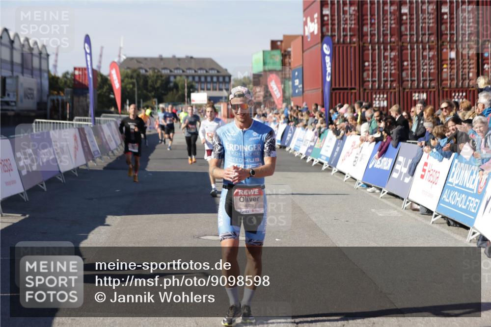 03.10.2025 - Köhlbrandbrückenlauf Jannik Wohlers http://msf.ph/oto/9098598 03.10.2025 12:56:21 Ziel 4028, 4050, 4078, 4114, 4123, 4166, 4231, 5957, 6206, 6266, 6489, 6495 meine-sportfotos.de