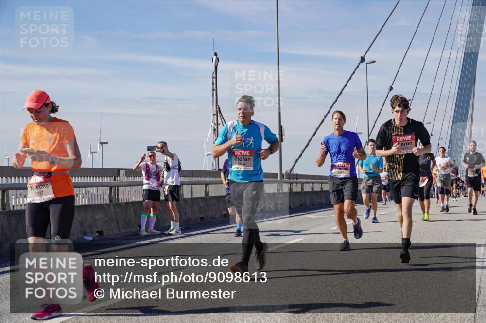 03.10.2025 - Köhlbrandbrückenlauf Michael Burmester http://msf.ph/oto/9098613 03.10.2025 12:45:02 Position 2 6037, 6534, 6582 meine-sportfotos.de