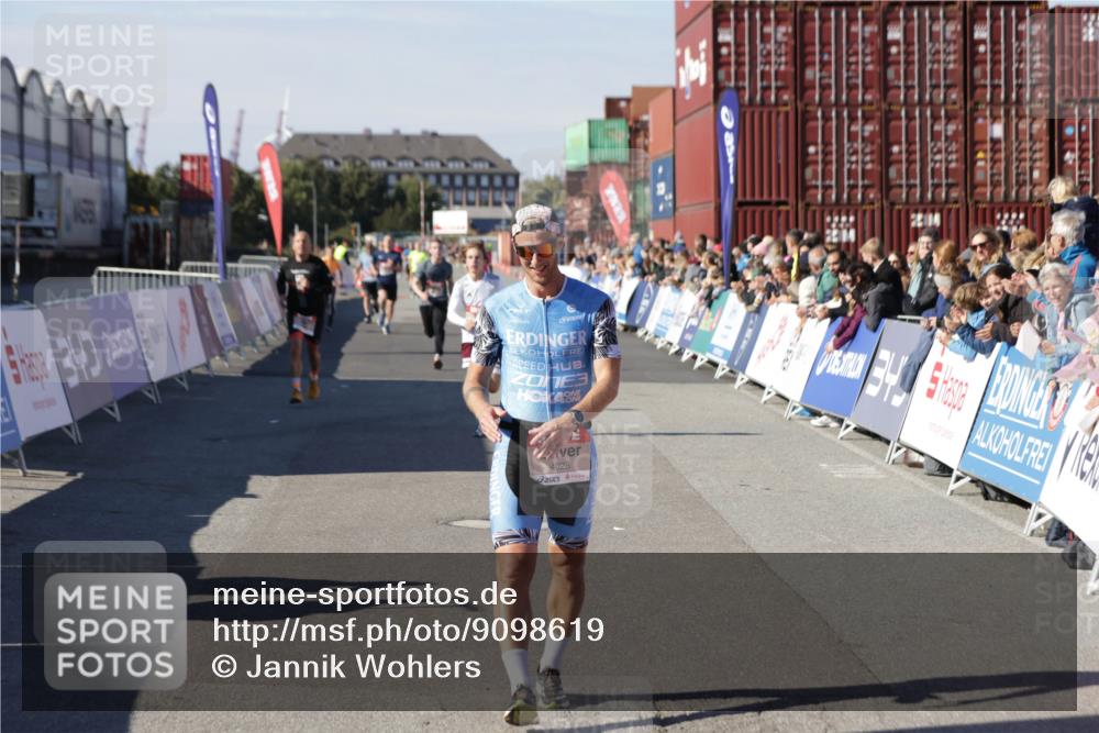 03.10.2025 - Köhlbrandbrückenlauf Jannik Wohlers http://msf.ph/oto/9098619 03.10.2025 12:56:21 Ziel 4028, 4050, 4078, 4114, 4123, 4166, 4231, 5957, 6206, 6266, 6489, 6495 meine-sportfotos.de