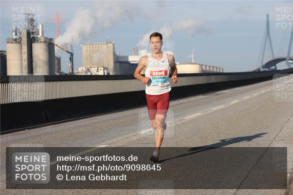 03.10.2025 - Köhlbrandbrückenlauf Lena Gebhardt http://msf.ph/oto/9098645 03.10.2025 09:34:38 Position 2 1013 meine-sportfotos.de