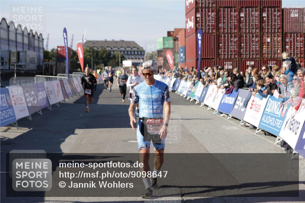 03.10.2025 - Köhlbrandbrückenlauf Jannik Wohlers http://msf.ph/oto/9098647 03.10.2025 12:56:21 Ziel 4028, 4050, 4078, 4114, 4123, 4166, 4231, 5957, 6206, 6266, 6489, 6495 meine-sportfotos.de