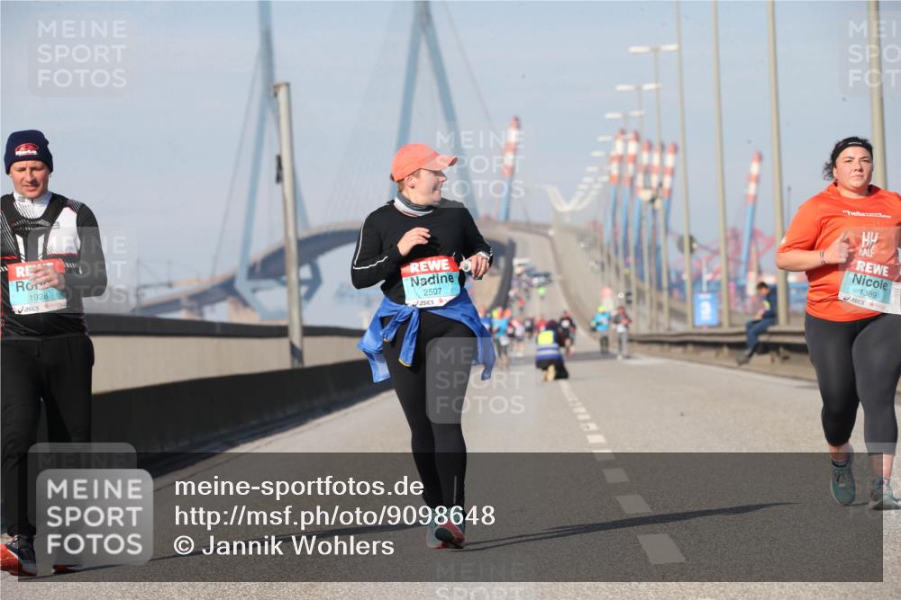 03.10.2025 - Köhlbrandbrückenlauf Jannik Wohlers http://msf.ph/oto/9098648 03.10.2025 10:23:12 Position 3 1928, 2507, 1389 meine-sportfotos.de