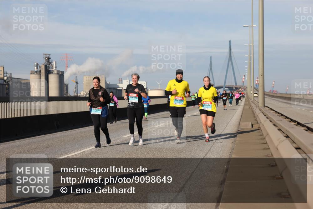 03.10.2025 - Köhlbrandbrückenlauf Lena Gebhardt http://msf.ph/oto/9098649 03.10.2025 10:10:33 Position 2  meine-sportfotos.de