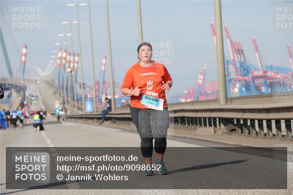 03.10.2025 - Köhlbrandbrückenlauf Jannik Wohlers http://msf.ph/oto/9098652 03.10.2025 10:23:14 Position 3 1389 meine-sportfotos.de