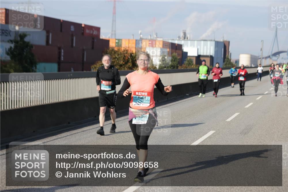 03.10.2025 - Köhlbrandbrückenlauf Jannik Wohlers http://msf.ph/oto/9098658 03.10.2025 10:20:28 Position 3 2347, 2620 meine-sportfotos.de