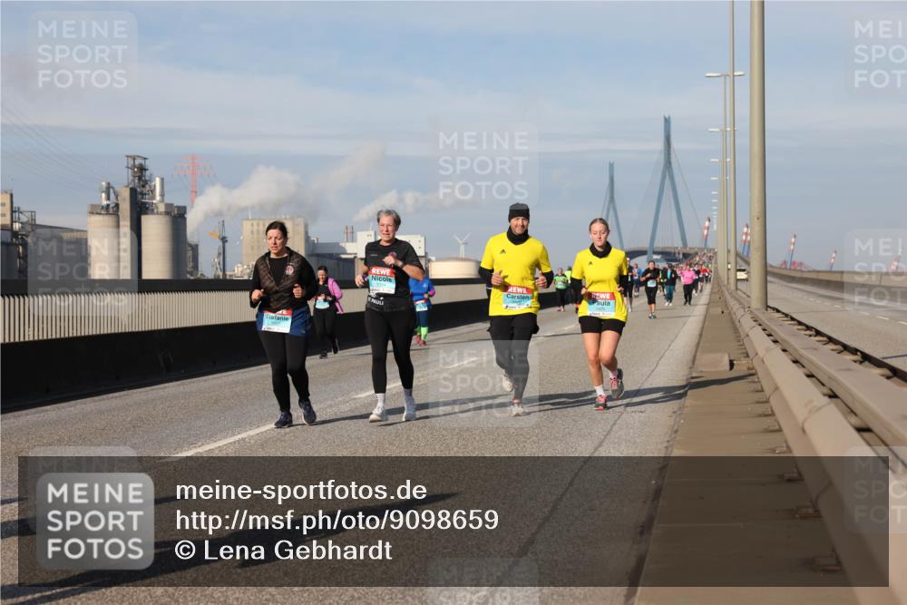 03.10.2025 - Köhlbrandbrückenlauf Lena Gebhardt http://msf.ph/oto/9098659 03.10.2025 10:10:33 Position 2  meine-sportfotos.de