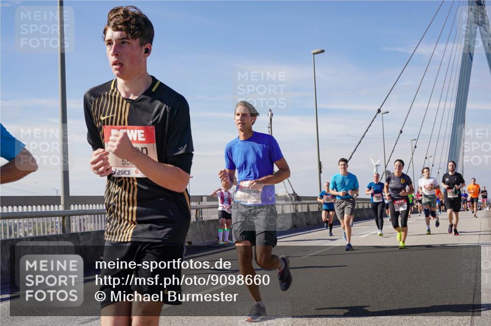 03.10.2025 - Köhlbrandbrückenlauf Michael Burmester http://msf.ph/oto/9098660 03.10.2025 12:45:04 Position 2 55, 6562 meine-sportfotos.de