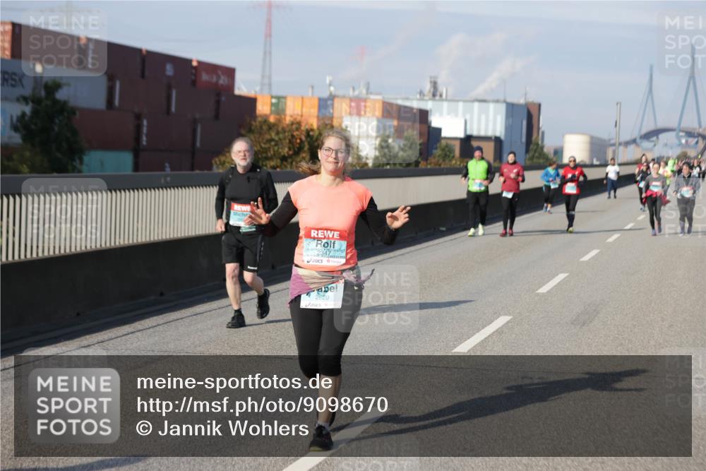 03.10.2025 - Köhlbrandbrückenlauf Jannik Wohlers http://msf.ph/oto/9098670 03.10.2025 10:20:28 Position 3 2347, 2620 meine-sportfotos.de