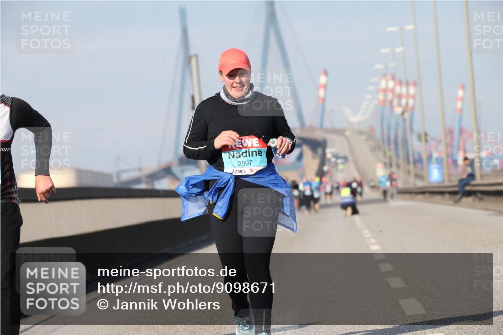 03.10.2025 - Köhlbrandbrückenlauf Jannik Wohlers http://msf.ph/oto/9098671 03.10.2025 10:23:15 Position 3 2507 meine-sportfotos.de