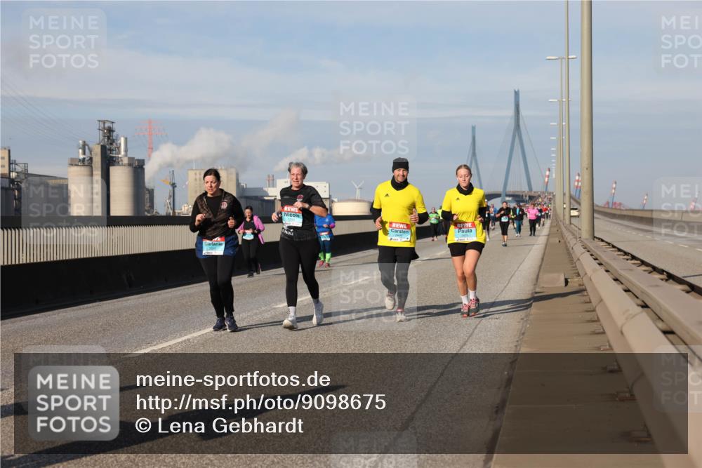 03.10.2025 - Köhlbrandbrückenlauf Lena Gebhardt http://msf.ph/oto/9098675 03.10.2025 10:10:33 Position 2 2041 meine-sportfotos.de