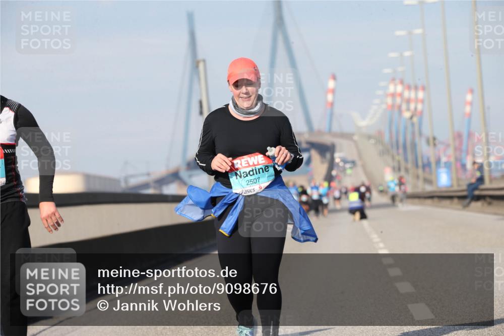 03.10.2025 - Köhlbrandbrückenlauf Jannik Wohlers http://msf.ph/oto/9098676 03.10.2025 10:23:16 Position 3 2507 meine-sportfotos.de