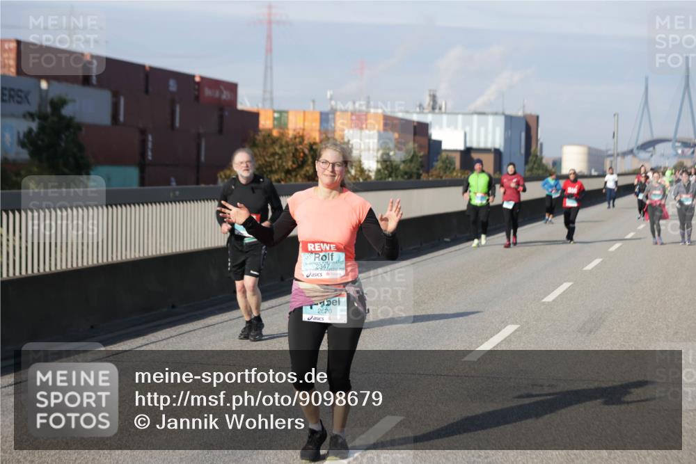 03.10.2025 - Köhlbrandbrückenlauf Jannik Wohlers http://msf.ph/oto/9098679 03.10.2025 10:20:28 Position 3 2620 meine-sportfotos.de