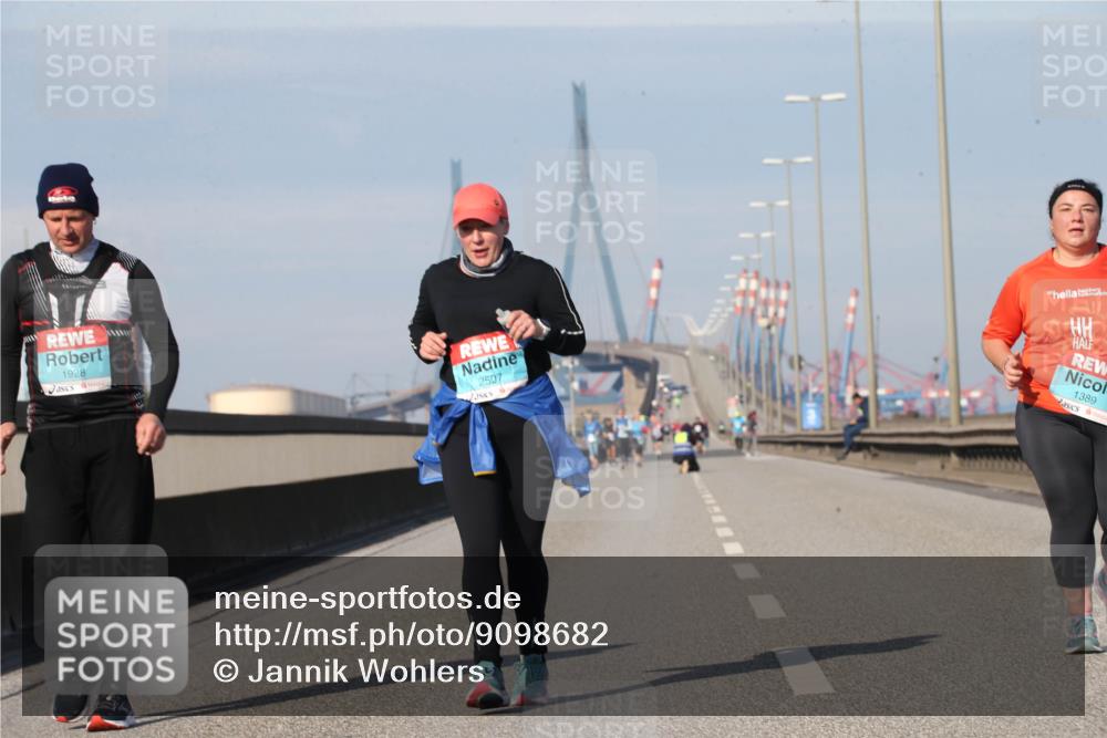 03.10.2025 - Köhlbrandbrückenlauf Jannik Wohlers http://msf.ph/oto/9098682 03.10.2025 10:23:16 Position 3 1928, 2507, 1389 meine-sportfotos.de