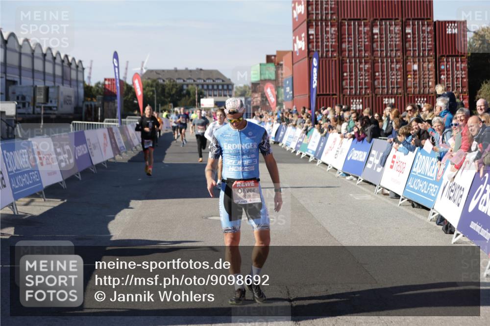 03.10.2025 - Köhlbrandbrückenlauf Jannik Wohlers http://msf.ph/oto/9098692 03.10.2025 12:56:21 Ziel 4028, 4050, 4078, 4114, 4123, 4166, 4231, 5957, 6206, 6266, 6489, 6495 meine-sportfotos.de
