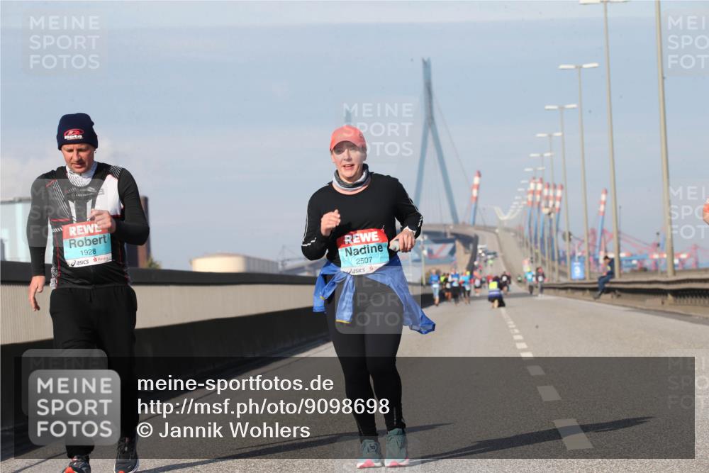 03.10.2025 - Köhlbrandbrückenlauf Jannik Wohlers http://msf.ph/oto/9098698 03.10.2025 10:23:17 Position 3 1928, 2507 meine-sportfotos.de