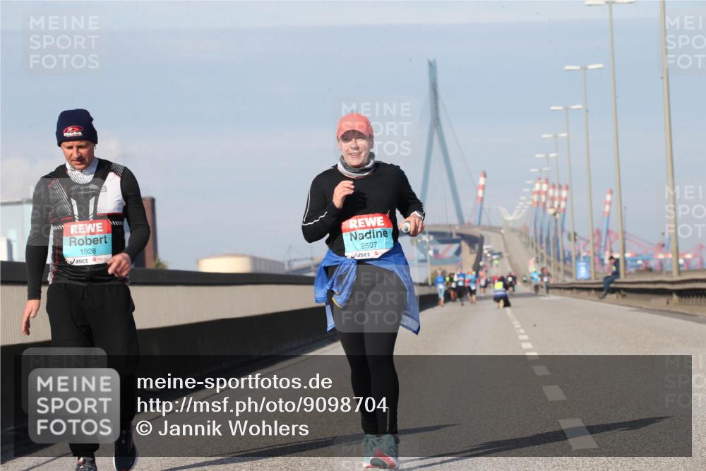 03.10.2025 - Köhlbrandbrückenlauf Jannik Wohlers http://msf.ph/oto/9098704 03.10.2025 10:23:17 Position 3 1928, 2507 meine-sportfotos.de