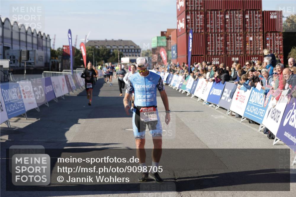 03.10.2025 - Köhlbrandbrückenlauf Jannik Wohlers http://msf.ph/oto/9098705 03.10.2025 12:56:21 Ziel 4028, 4050, 4078, 4114, 4123, 4166, 4231, 5957, 6206, 6266, 6489, 6495 meine-sportfotos.de
