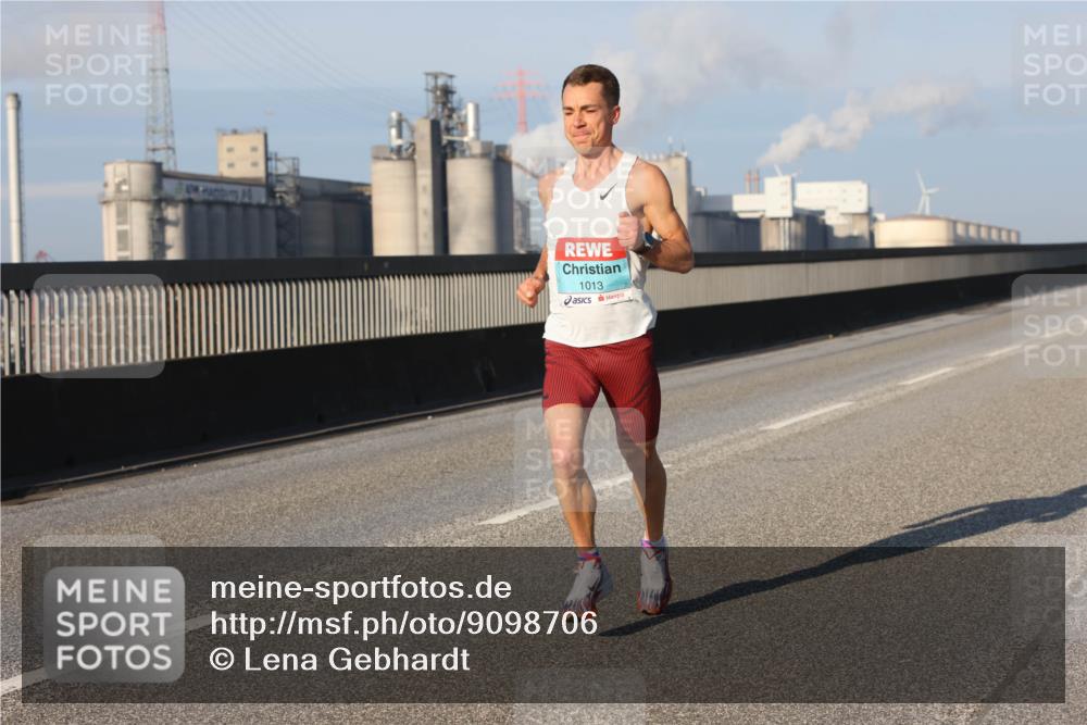 03.10.2025 - Köhlbrandbrückenlauf Lena Gebhardt http://msf.ph/oto/9098706 03.10.2025 09:34:39 Position 2 1013 meine-sportfotos.de