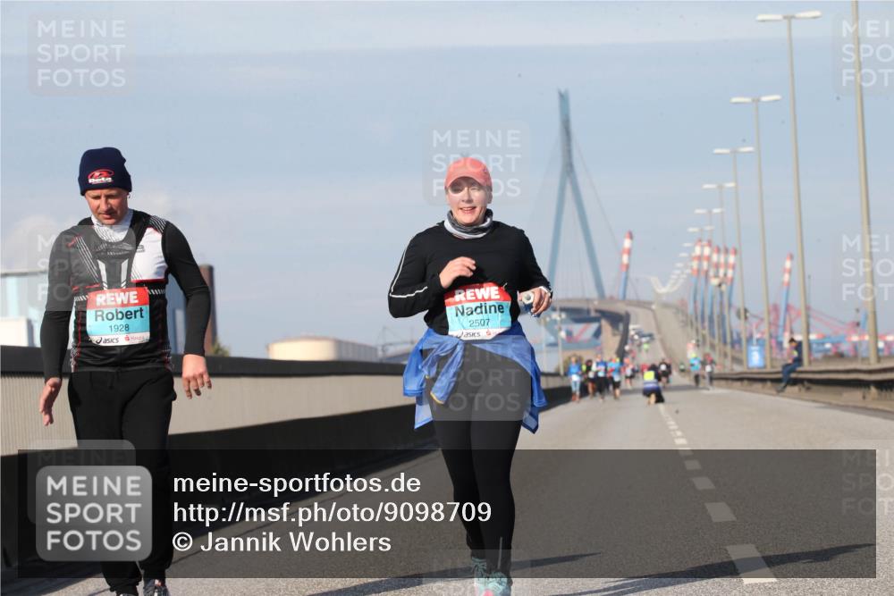 03.10.2025 - Köhlbrandbrückenlauf Jannik Wohlers http://msf.ph/oto/9098709 03.10.2025 10:23:17 Position 3 1928, 2507 meine-sportfotos.de