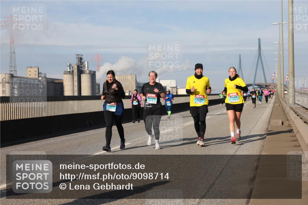 03.10.2025 - Köhlbrandbrückenlauf Lena Gebhardt http://msf.ph/oto/9098714 03.10.2025 10:10:34 Position 2 2041 meine-sportfotos.de