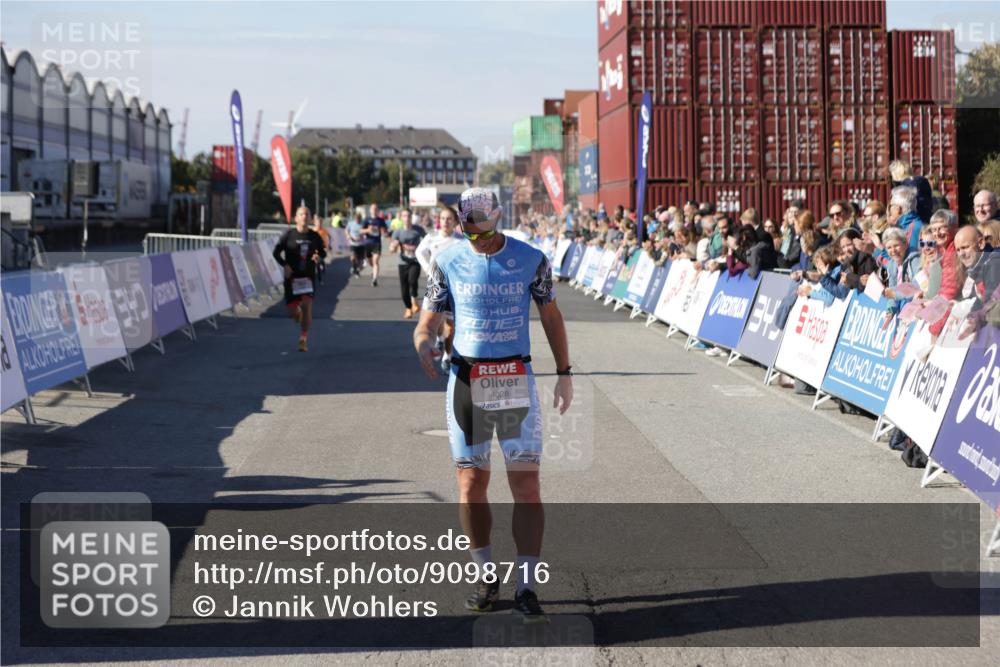 03.10.2025 - Köhlbrandbrückenlauf Jannik Wohlers http://msf.ph/oto/9098716 03.10.2025 12:56:22 Ziel 4028, 4050, 4078, 4114, 4123, 4166, 4231, 5957, 6206, 6266, 6489, 6495 meine-sportfotos.de