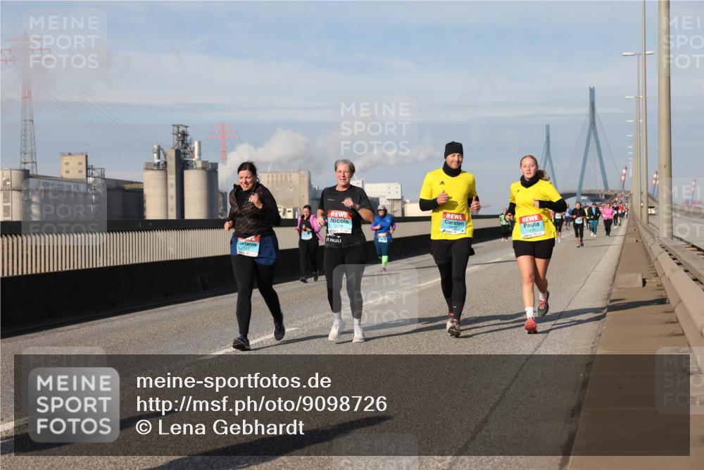03.10.2025 - Köhlbrandbrückenlauf Lena Gebhardt http://msf.ph/oto/9098726 03.10.2025 10:10:34 Position 2 2041 meine-sportfotos.de