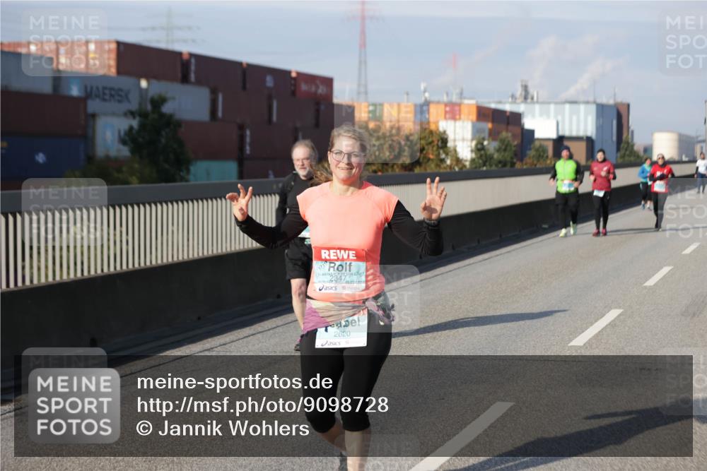 03.10.2025 - Köhlbrandbrückenlauf Jannik Wohlers http://msf.ph/oto/9098728 03.10.2025 10:20:28 Position 3 2347, 2620 meine-sportfotos.de