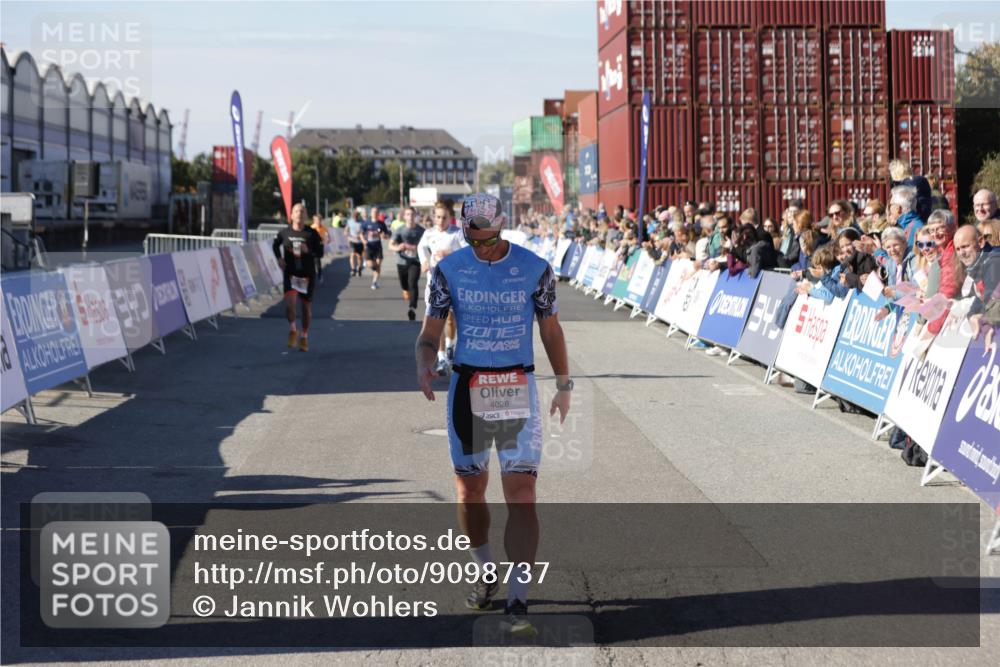 03.10.2025 - Köhlbrandbrückenlauf Jannik Wohlers http://msf.ph/oto/9098737 03.10.2025 12:56:22 Ziel 4028, 4050, 4078, 4114, 4123, 4166, 4231, 5957, 6206, 6266, 6489, 6495 meine-sportfotos.de