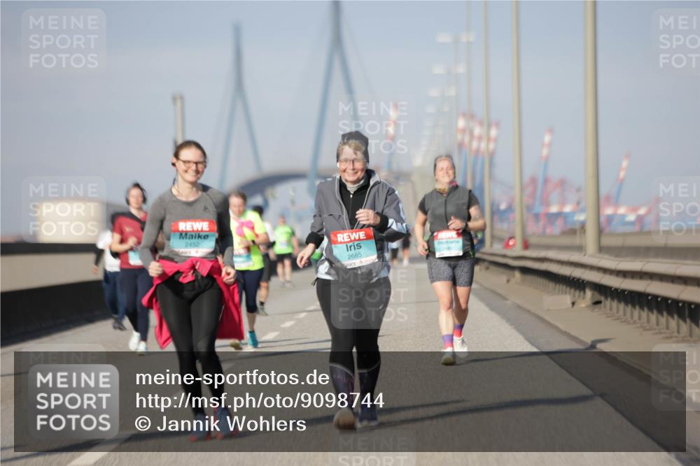 03.10.2025 - Köhlbrandbrückenlauf Jannik Wohlers http://msf.ph/oto/9098744 03.10.2025 10:20:34 Position 3 2452, 2665 meine-sportfotos.de