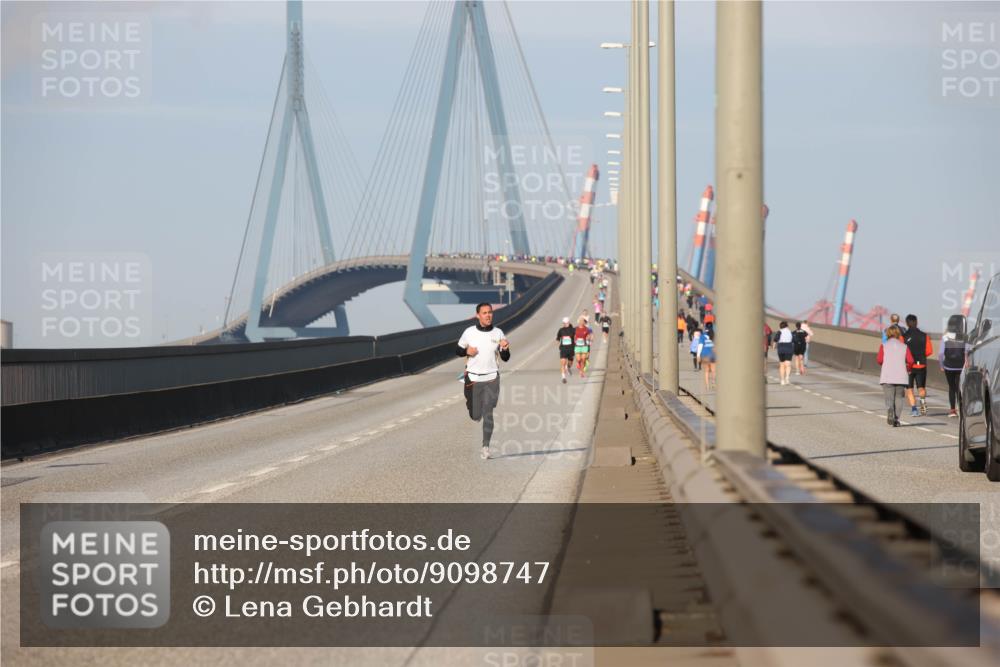 03.10.2025 - Köhlbrandbrückenlauf Lena Gebhardt http://msf.ph/oto/9098747 03.10.2025 09:34:59 Position 2  meine-sportfotos.de