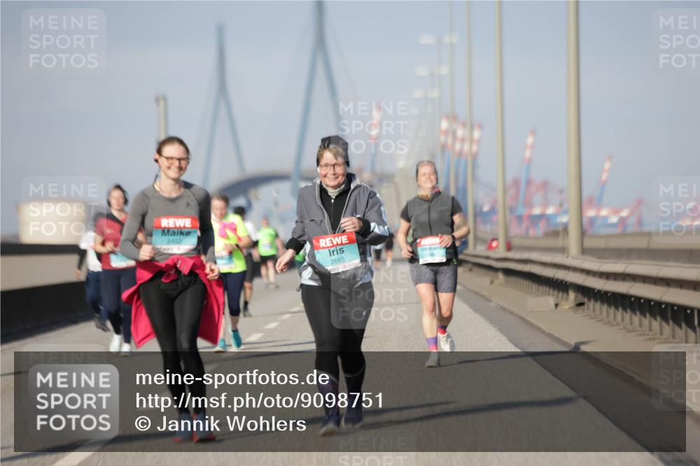 03.10.2025 - Köhlbrandbrückenlauf Jannik Wohlers http://msf.ph/oto/9098751 03.10.2025 10:20:34 Position 3 2452, 2665 meine-sportfotos.de