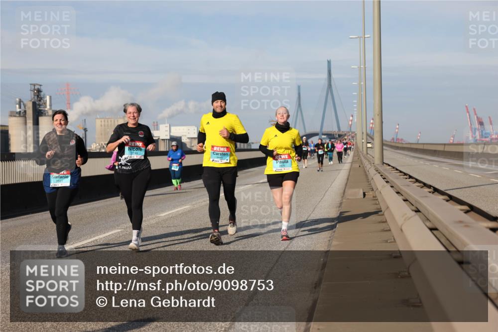 03.10.2025 - Köhlbrandbrückenlauf Lena Gebhardt http://msf.ph/oto/9098753 03.10.2025 10:10:34 Position 2 1749, 2041, 2875 meine-sportfotos.de