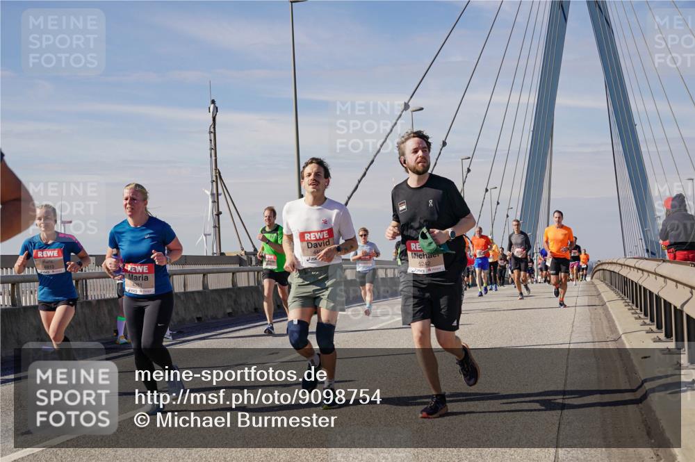 03.10.2025 - Köhlbrandbrückenlauf Michael Burmester http://msf.ph/oto/9098754 03.10.2025 12:45:08 Position 2 4381, 5242 meine-sportfotos.de