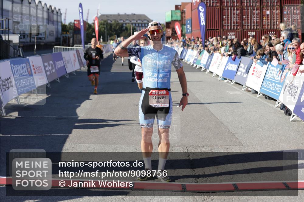 03.10.2025 - Köhlbrandbrückenlauf Jannik Wohlers http://msf.ph/oto/9098756 03.10.2025 12:56:23 Ziel 4028, 4050, 4078, 4123, 4166, 4231, 5957, 6206, 6266, 6495 meine-sportfotos.de