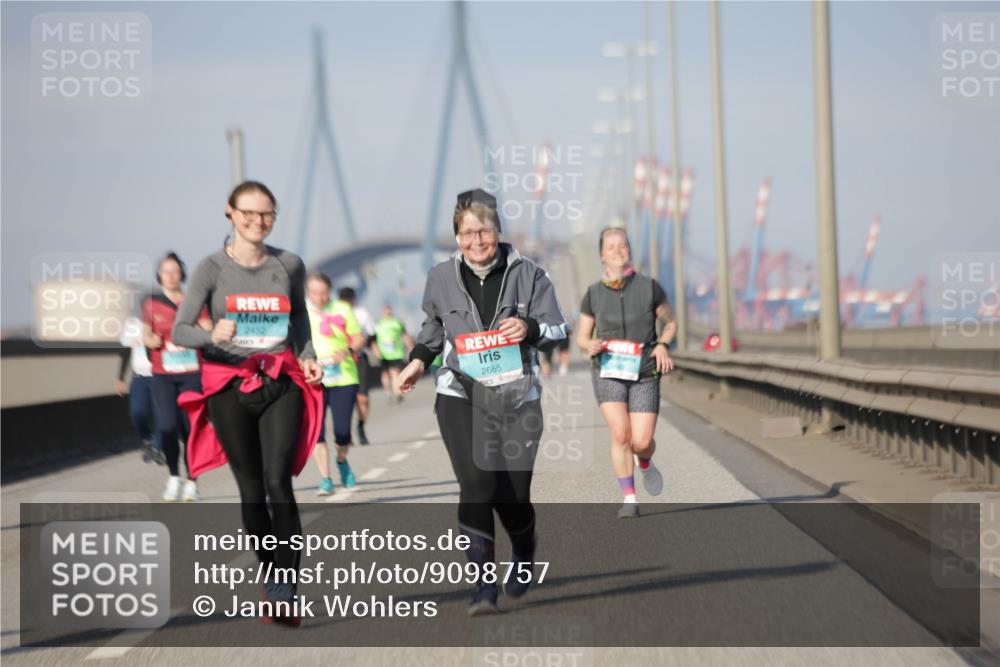 03.10.2025 - Köhlbrandbrückenlauf Jannik Wohlers http://msf.ph/oto/9098757 03.10.2025 10:20:34 Position 3 2452, 2665 meine-sportfotos.de