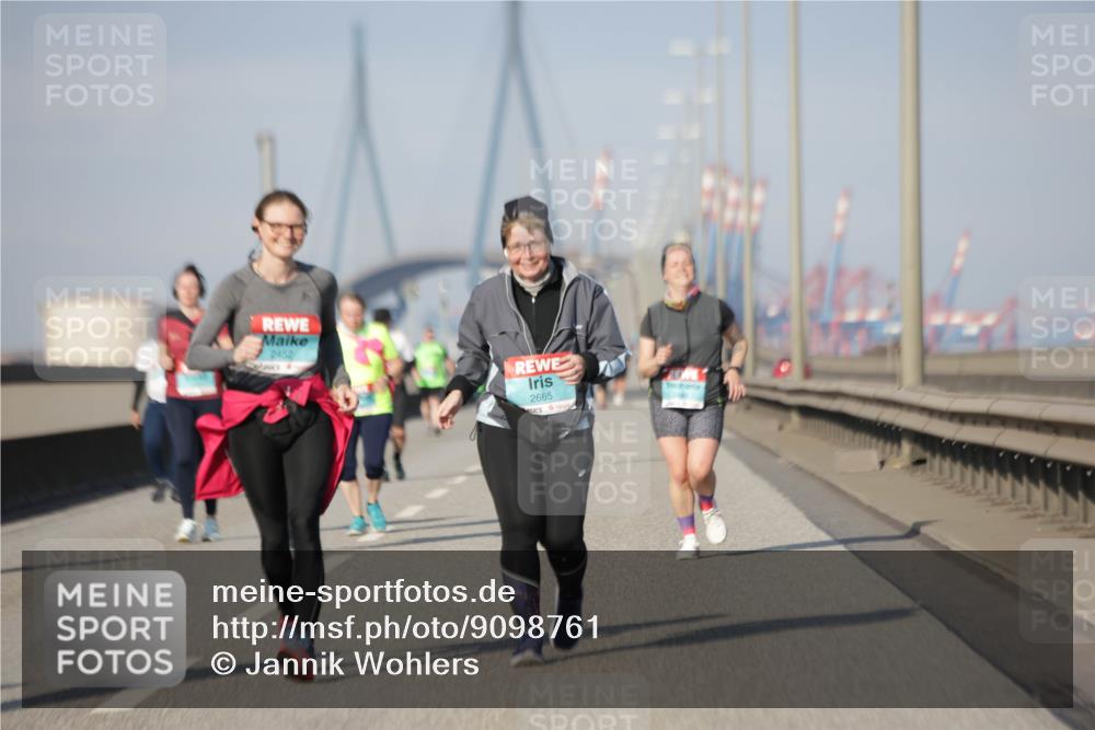 03.10.2025 - Köhlbrandbrückenlauf Jannik Wohlers http://msf.ph/oto/9098761 03.10.2025 10:20:35 Position 3 2452, 2665 meine-sportfotos.de