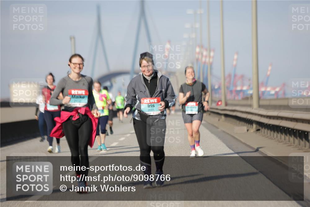 03.10.2025 - Köhlbrandbrückenlauf Jannik Wohlers http://msf.ph/oto/9098766 03.10.2025 10:20:35 Position 3 2452, 2665 meine-sportfotos.de