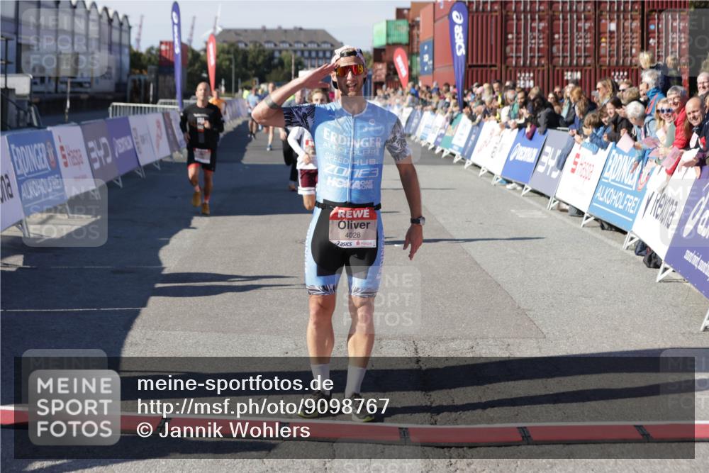 03.10.2025 - Köhlbrandbrückenlauf Jannik Wohlers http://msf.ph/oto/9098767 03.10.2025 12:56:23 Ziel 4028, 4050, 4078, 4123, 4166, 4231, 5957, 6206, 6266, 6495 meine-sportfotos.de