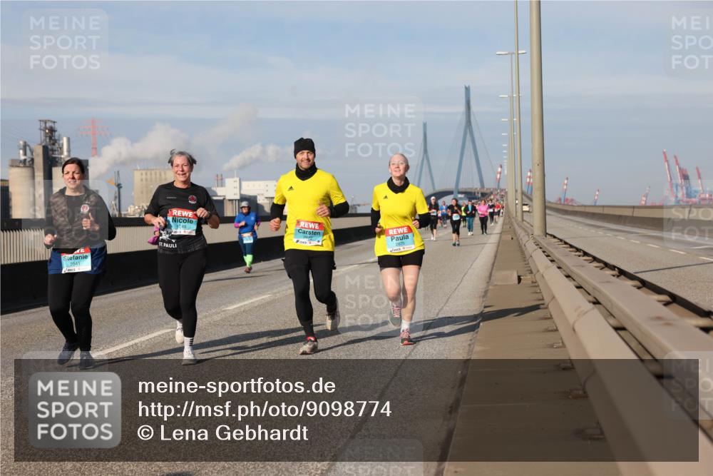 03.10.2025 - Köhlbrandbrückenlauf Lena Gebhardt http://msf.ph/oto/9098774 03.10.2025 10:10:35 Position 2 1749, 2875, 2041 meine-sportfotos.de