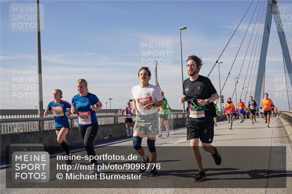 03.10.2025 - Köhlbrandbrückenlauf Michael Burmester http://msf.ph/oto/9098776 03.10.2025 12:45:08 Position 2 4381, 5242 meine-sportfotos.de