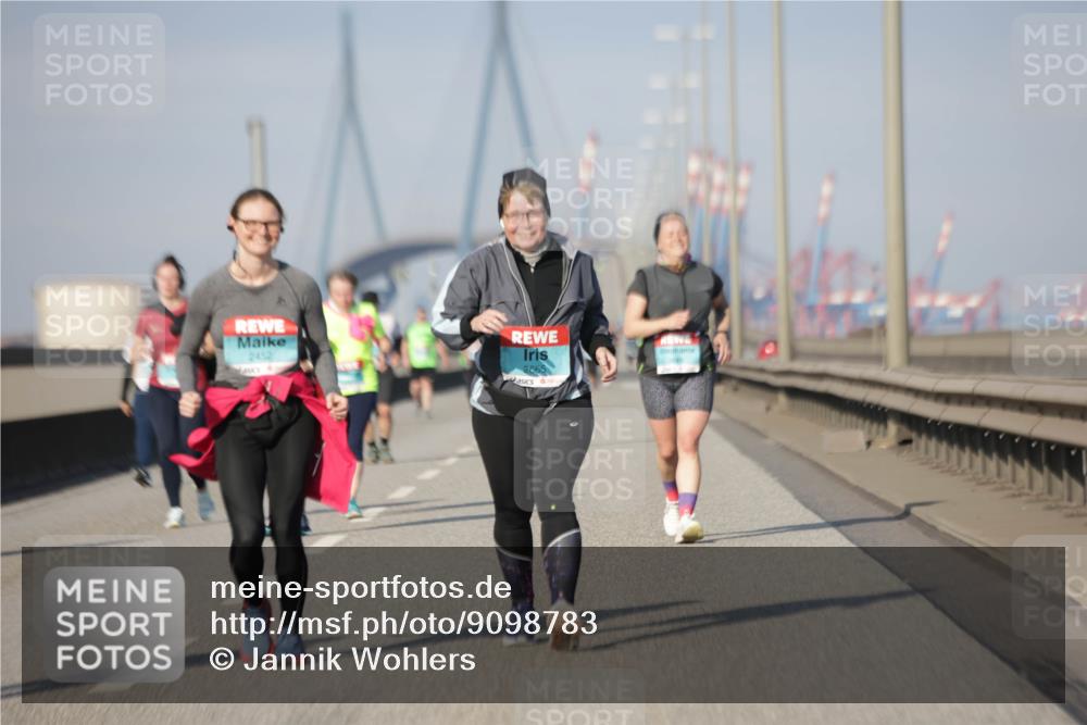 03.10.2025 - Köhlbrandbrückenlauf Jannik Wohlers http://msf.ph/oto/9098783 03.10.2025 10:20:35 Position 3 2452, 2865 meine-sportfotos.de