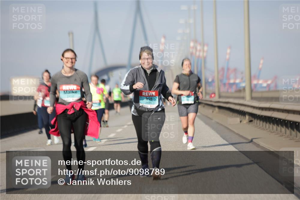 03.10.2025 - Köhlbrandbrückenlauf Jannik Wohlers http://msf.ph/oto/9098789 03.10.2025 10:20:35 Position 3 2452, 2665 meine-sportfotos.de