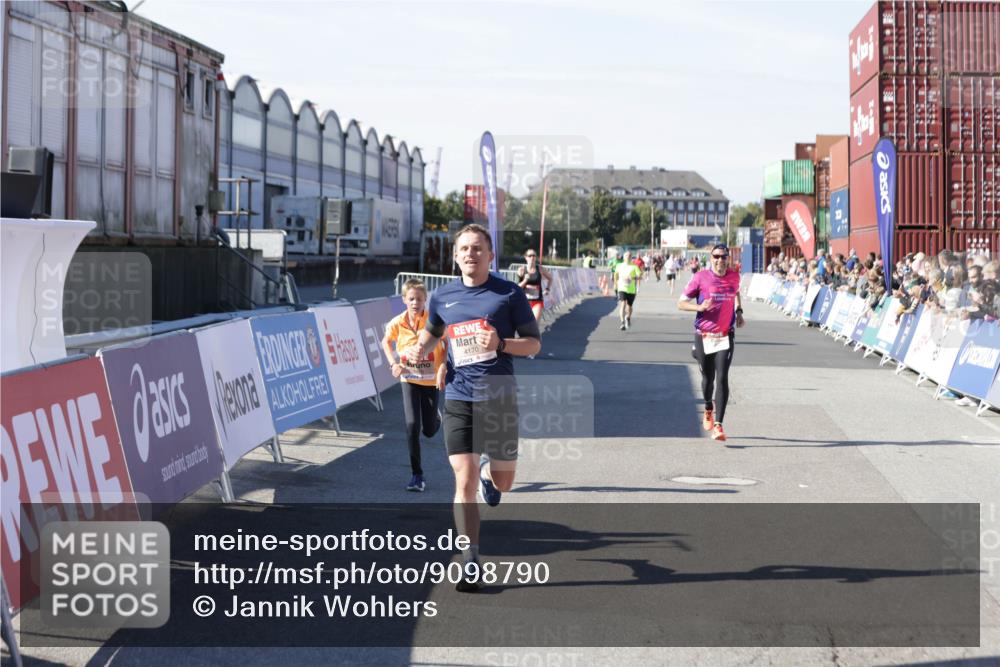 03.10.2025 - Köhlbrandbrückenlauf Jannik Wohlers http://msf.ph/oto/9098790 03.10.2025 12:56:29 Ziel 4028, 4054, 4166, 4170, 4231, 4478, 6266, 6408, 6769 meine-sportfotos.de