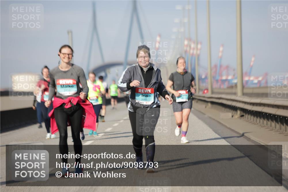03.10.2025 - Köhlbrandbrückenlauf Jannik Wohlers http://msf.ph/oto/9098793 03.10.2025 10:20:35 Position 3 2452, 2665 meine-sportfotos.de