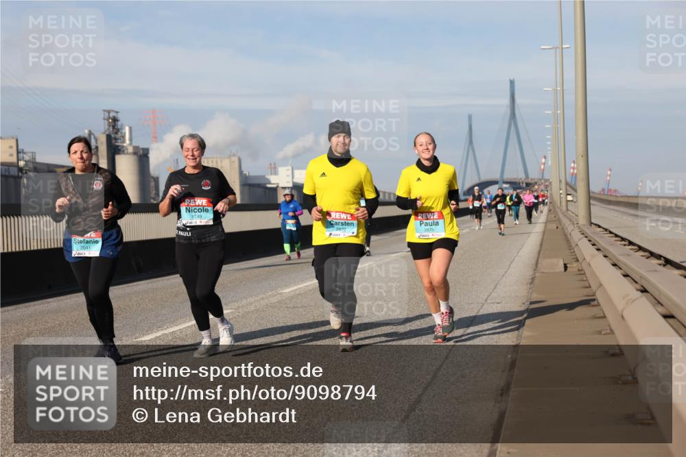 03.10.2025 - Köhlbrandbrückenlauf Lena Gebhardt http://msf.ph/oto/9098794 03.10.2025 10:10:35 Position 2 2041, 1749, 2872, 2875 meine-sportfotos.de